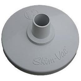 Couvercle circulaire Skim-Vac gris pour entretien de piscine, avec embout central.