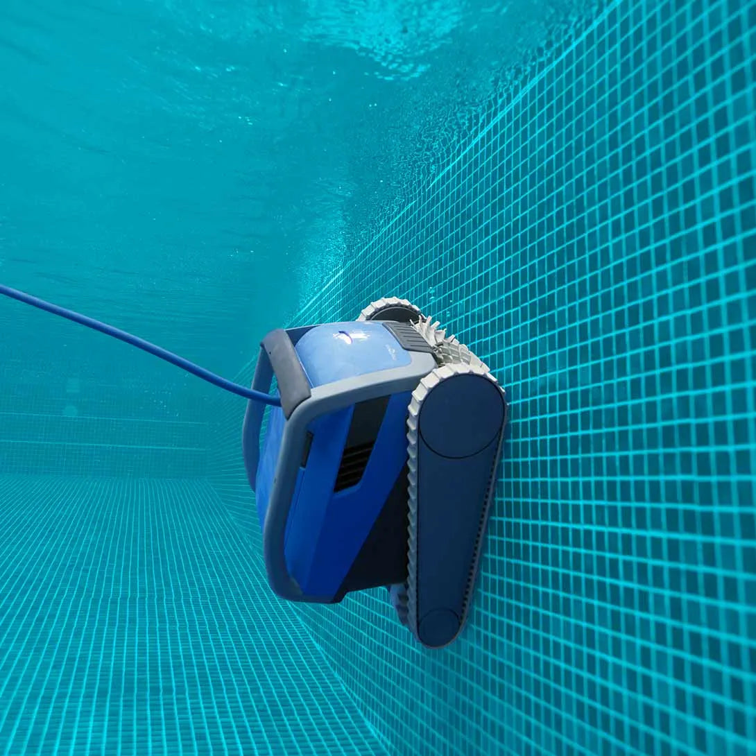 Robot nettoyeur de piscine creusee Dolphin M600 - WiFi MyDolphin Plus, 15m, fond, parois et ligne d'eau