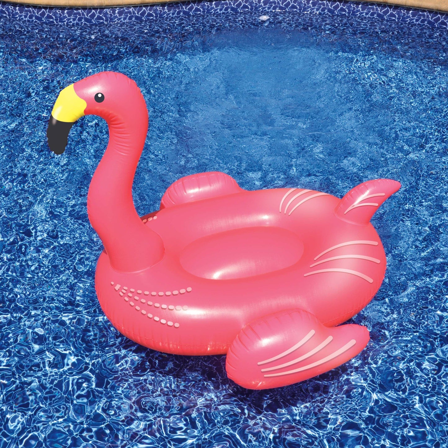 Bouée flamant rose gonflable flottant dans une piscine bleue, accessoire de piscine amusant