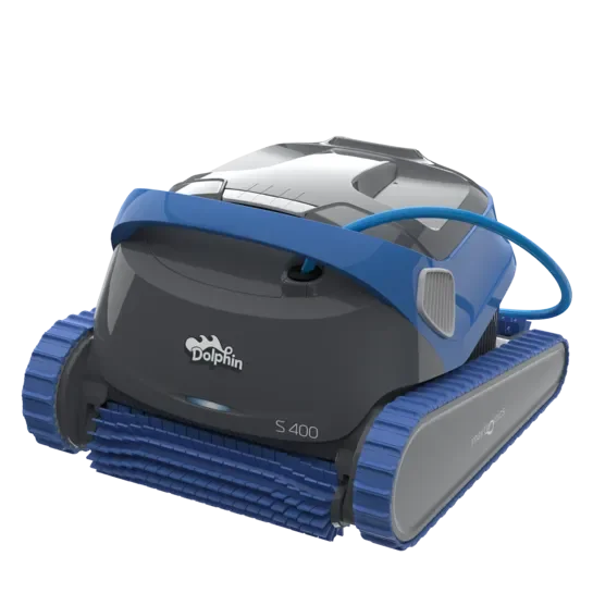 Robot nettoyeur de piscine Dolphin S400 gris et bleu, brosses et chenilles visibles