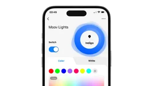 Écran de smartphone affichant une interface de contrôle LED RGB pour piscine, options de couleurs.