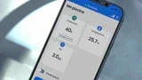 Smartphone affichant des données de contrôle de piscine via application Bluetooth