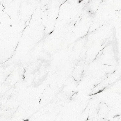 Surface en marbre blanc avec veines grises, idéale pour margelles de piscine moderne.
