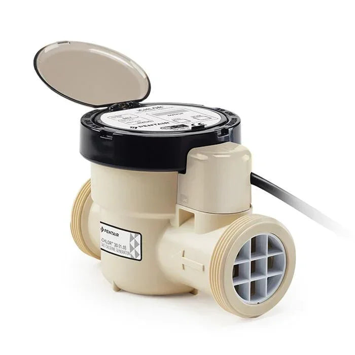 Cellule d’électrolyseur au sel beige pour piscine, connecteurs et couvercle ouvert, entretien piscine