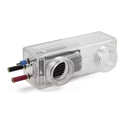 Cellule d’électrolyseur au sel transparente pour piscine, avec branchements visibles